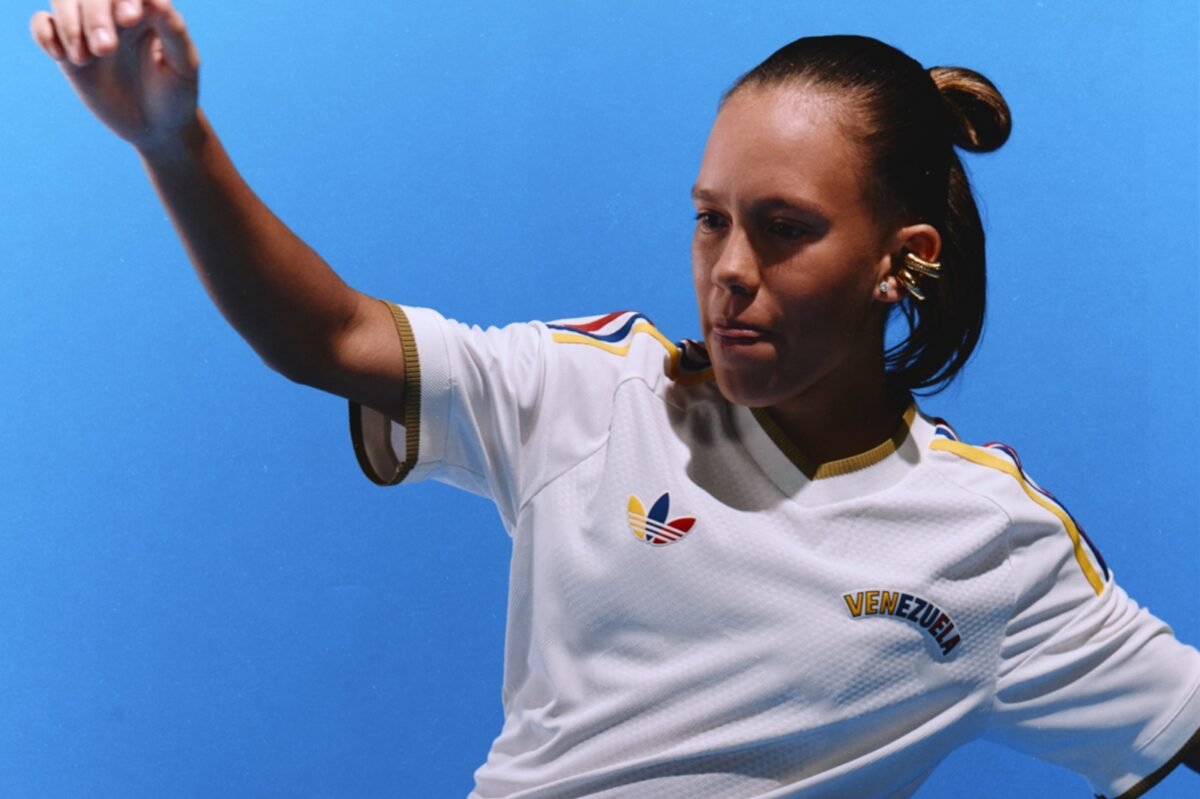 #TeExplicamosElDía | Viernes 20 de marzo La FVF presentó nueva camiseta de visitante que rinde tributo a las raíces del fútbol venezolano 