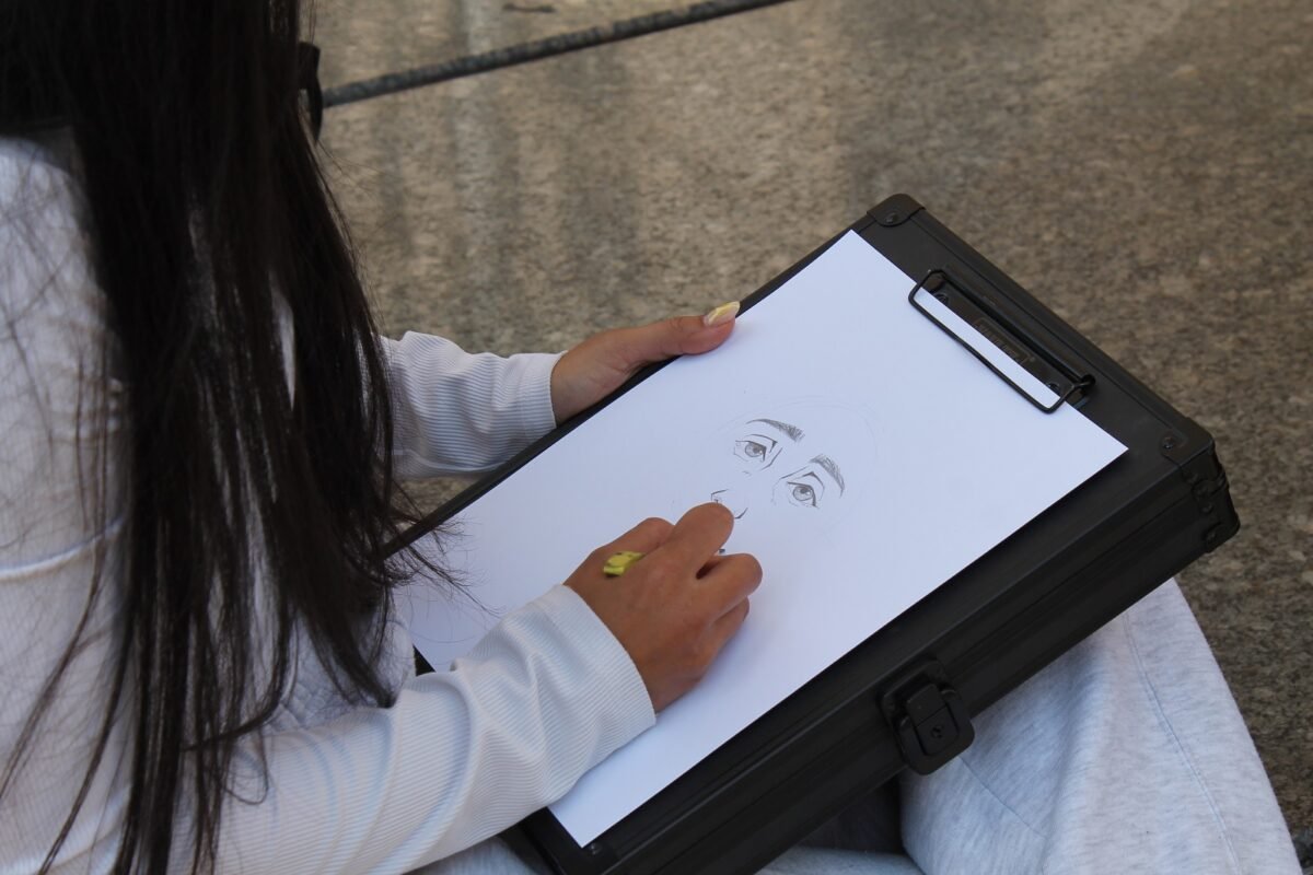 Alejandra Cedeño y su misión de sanar con arte las cicatrices de la ciudad