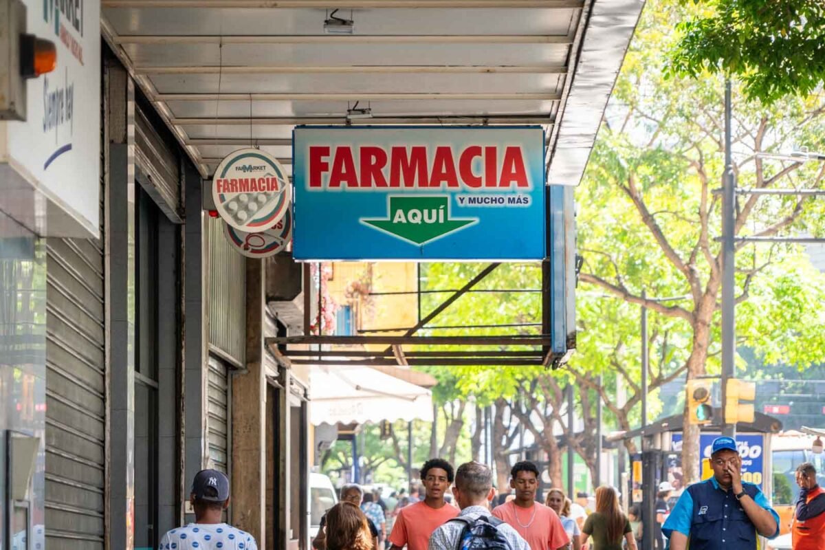 Farmacias en Caracas, Farmacia Farmarket, Farmacia Locatel, Farmacia Farmatodo, Farmacia Maraplus, farmacias Venezuela, comercio de medicamentos Caracas, fotos farmacias Caracas, servicios farmacéuticos Caracas, farmacias populares Venezuela, El Diario, José Daniel Ramos