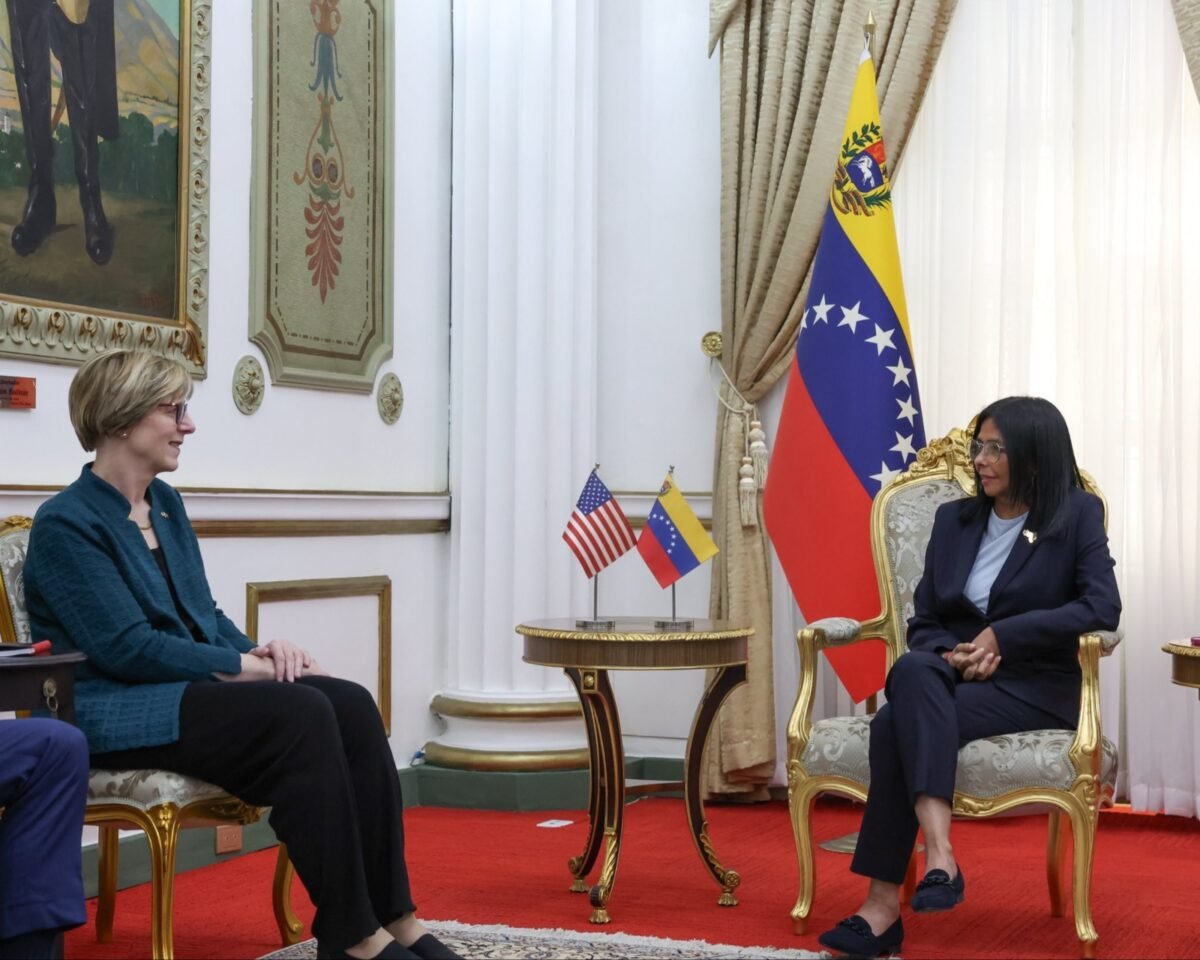 Delcy Rodríguez se reunió con la nueva encargada de negocios de EE UU en Venezuela