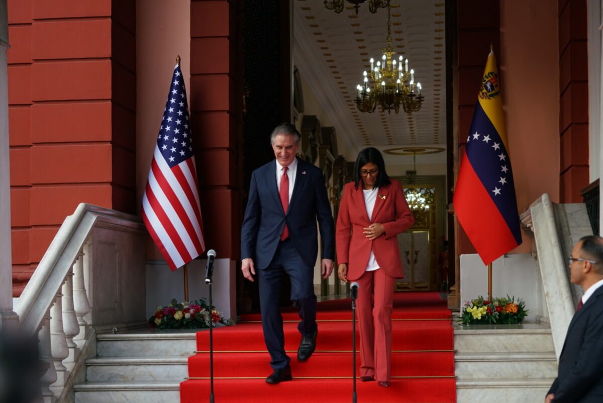 Cuando el periodismo independiente volvió a insistir en las puertas de Miraflores #TeExplicamosElDía | Miércoles 4 de marzo
