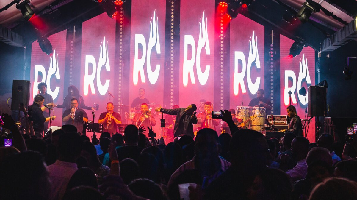 Caracas baila salsa para reencontrarse: una noche con Porfi Baloa y sus Adolescentes en La Clave