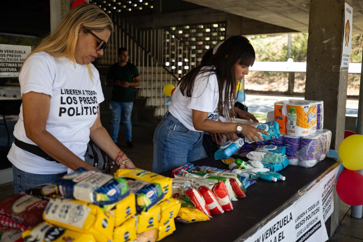 Clippve recolecta insumos en la UCV para ayudar a los familiares de presos políticos #TeExplicamosElDía | Sábado 21 de marzo
