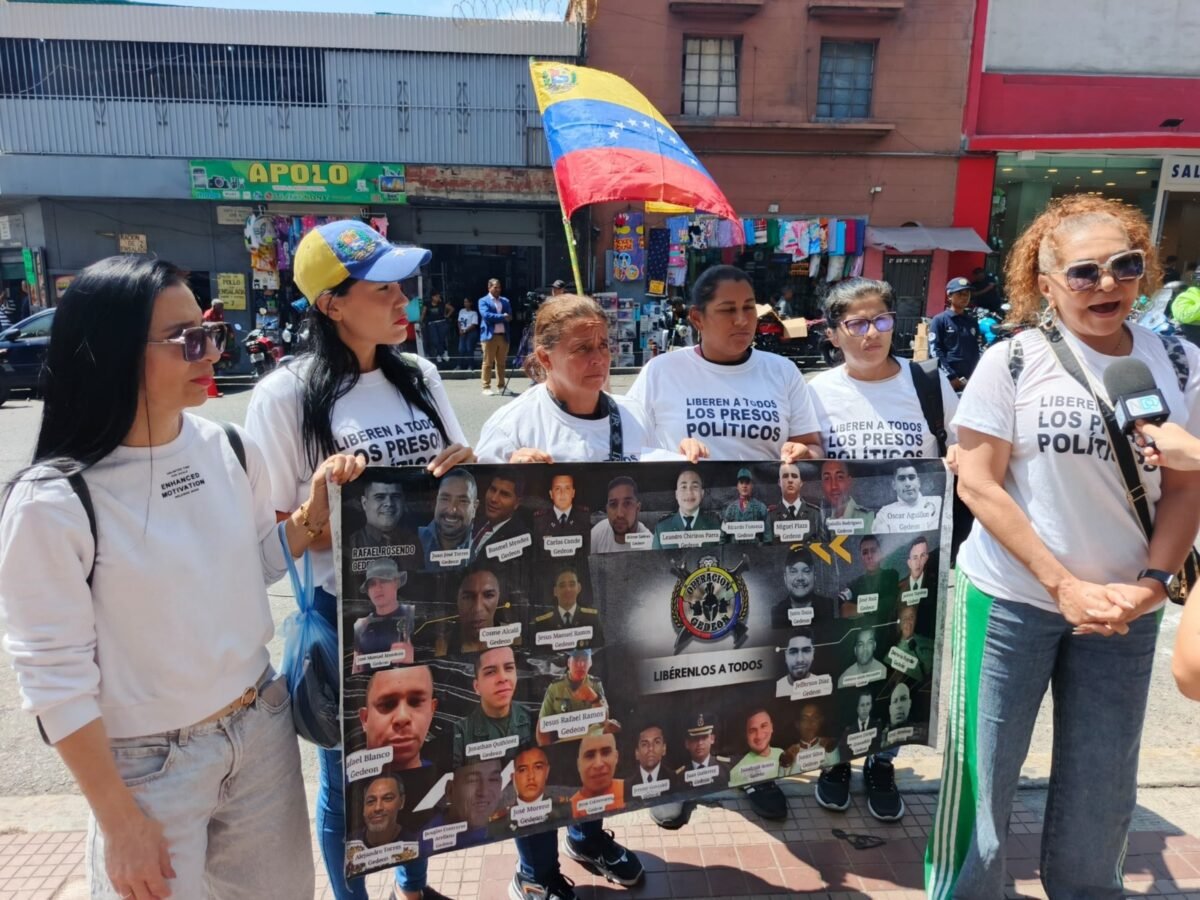 Familiares protestaron frente al Palacio de Justicia para exigir la liberación de los presos políticos