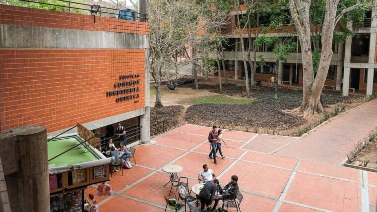 ¿Cuánto cuesta estudiar en una universidad en Venezuela?