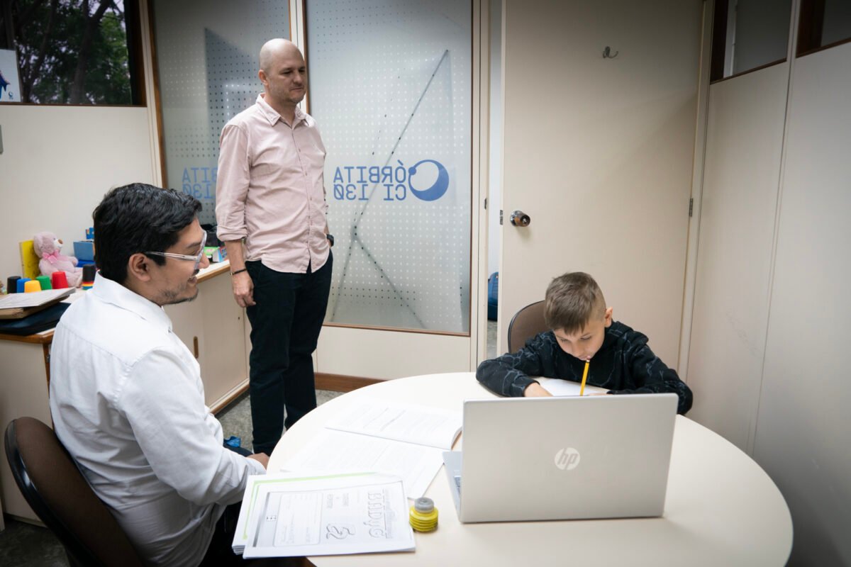 El ingenio de los padres venezolanos para potenciar el talento de niños con altas capacidades