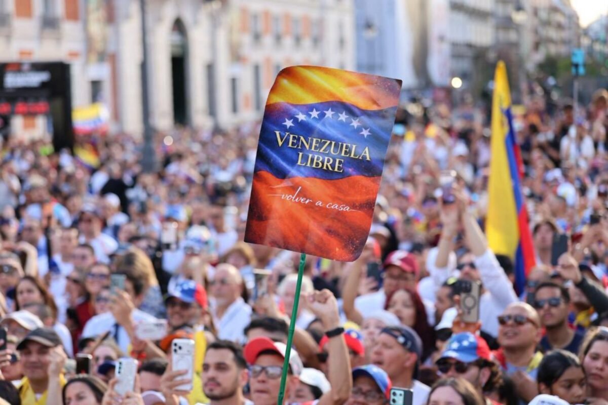 En imágenes: una multitud de venezolanos acompañó a María Corina Machado en Madrid