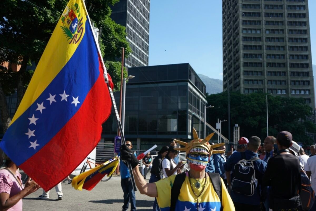 Trabajadores se concentran para marchar hacia Miraflores y exigir mejoras salariales