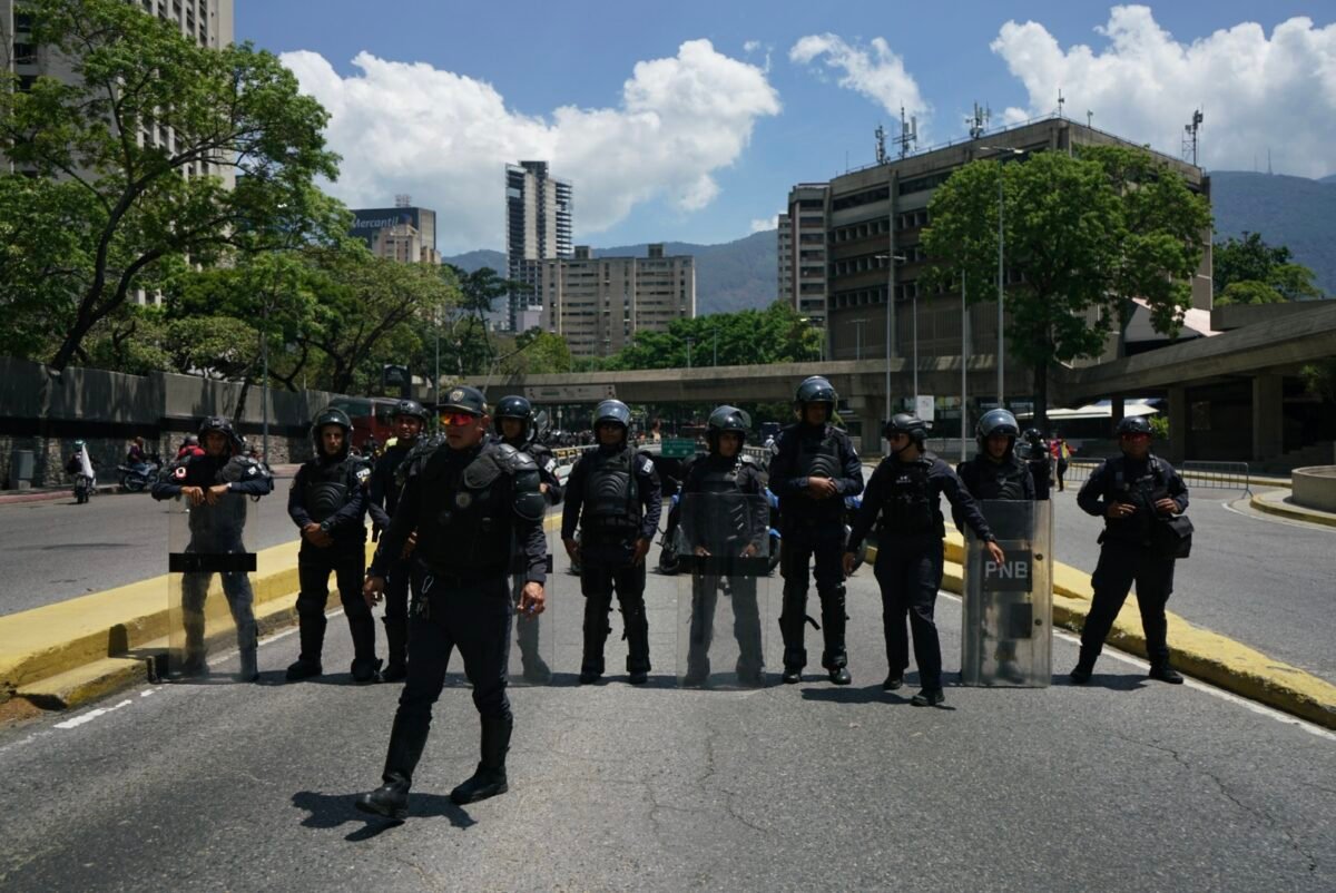 El día que la dignidad llegó con los trabajadores y pensionados a un kilómetro de Miraflores 