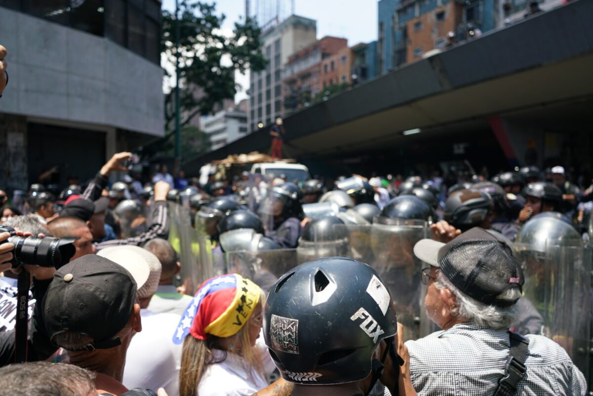 El día que la dignidad llegó con los trabajadores y pensionados a un kilómetro de Miraflores 