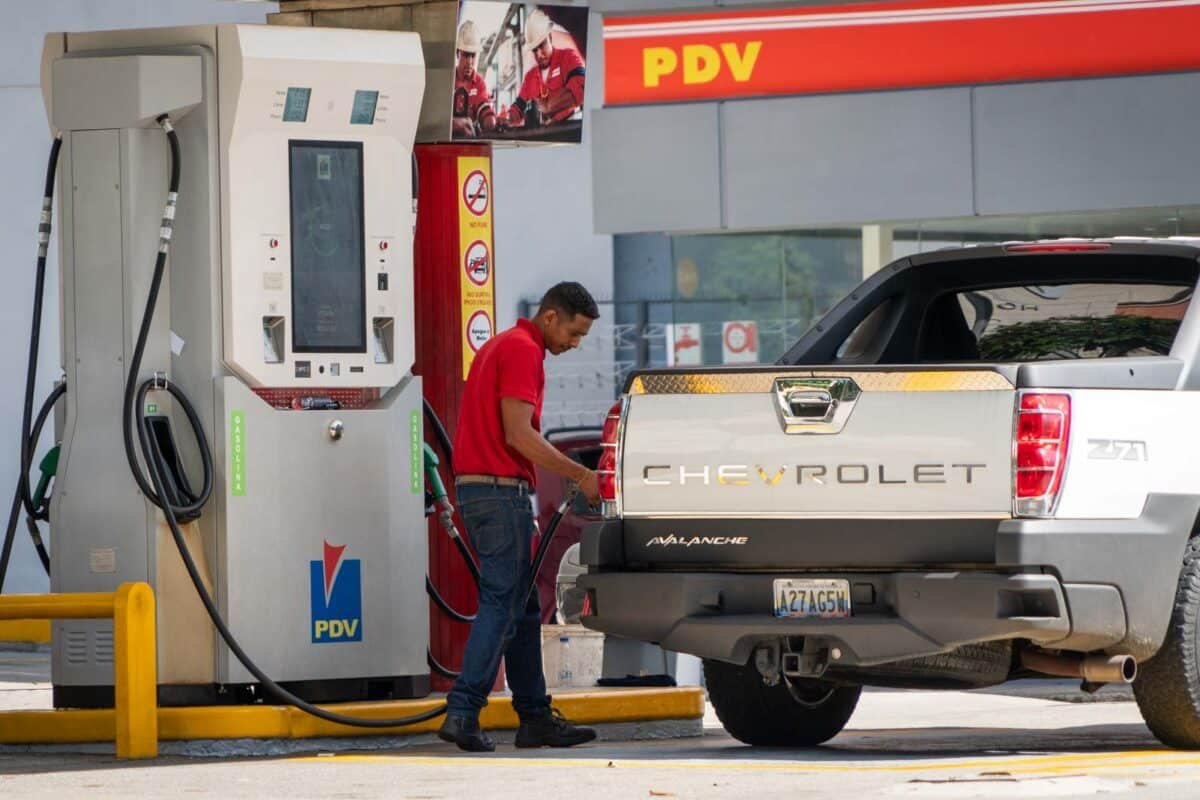 Cronograma de distribución de gasolina Estaciones de servicio, Gasolineras en Caracas, Precios de gasolina en Caracas, Abastecimiento de combustible en Caracas, Estaciones de servicio en Caracas, Combustible en Venezuela, Noticias sobre gasolineras en Caracas, Tarifas de gasolina en Caracas, Escasez de gasolina en Caracas, Rutas para conseguir gasolina en Caracas, Situación de las gasolineras en Caracas, Últimas noticias de combustible en Caracas, Suministro de petróleo en Caracas, Combustible barato en Caracas, Problemas de abastecimiento de gasolina en Caracas, Estadísticas de precios de gasolina en Caracas, Seguridad en gasolineras de Caracas, Abastecimiento de gasolina en Venezuela, Transporte y combustible en Caracas, Medidas gubernamentales sobre gasolina en Caracas, El Diario, José Daniel Ramos