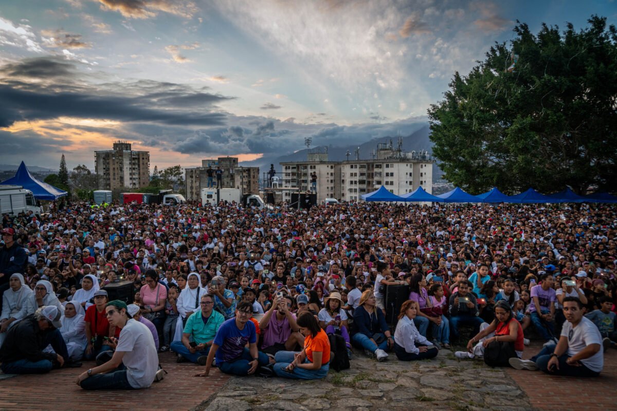 Viacrucis en Petare: una pasión que llega a las puertas del cielo