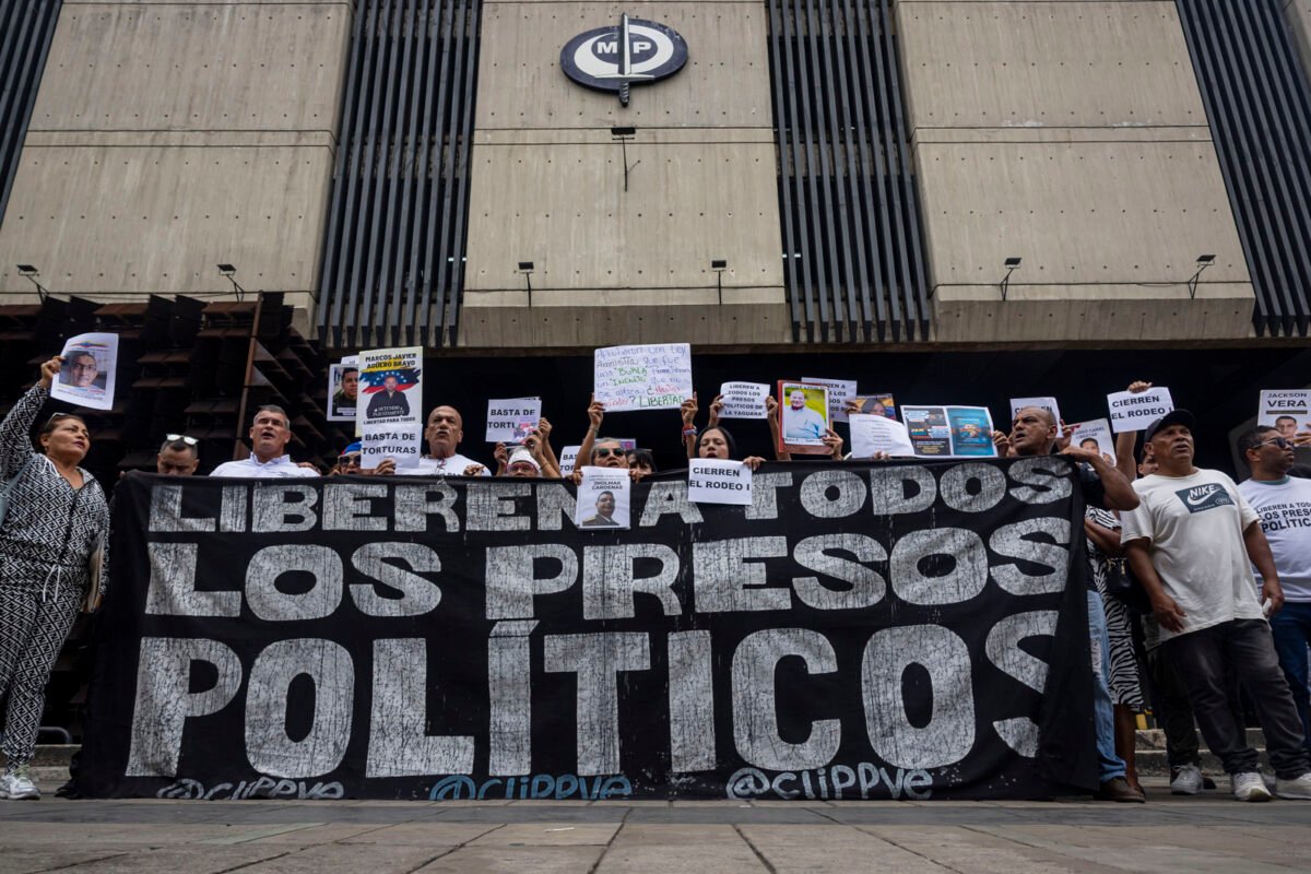 Torturas en cárceles de Venezuela: familiares presentaron denuncias ante la Fiscalía