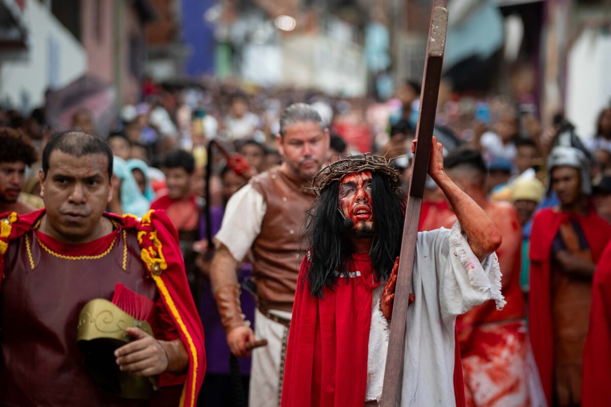 Viacrucis en Petare: una pasión que llegó a las puertas del cielo