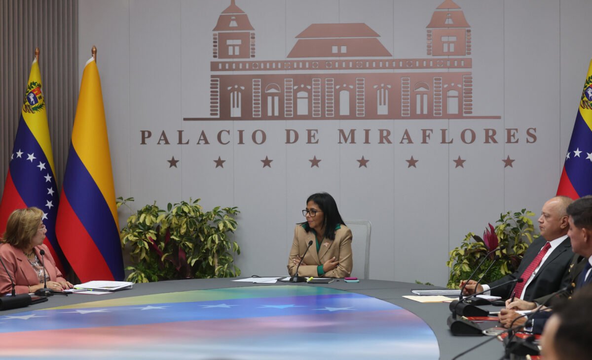 Delcy Rodríguez avanza en el cambio de imagen de su gobierno sin reformas de fondo Gobierno venezolano anuncia primer envío de gas butano a Colombia en años