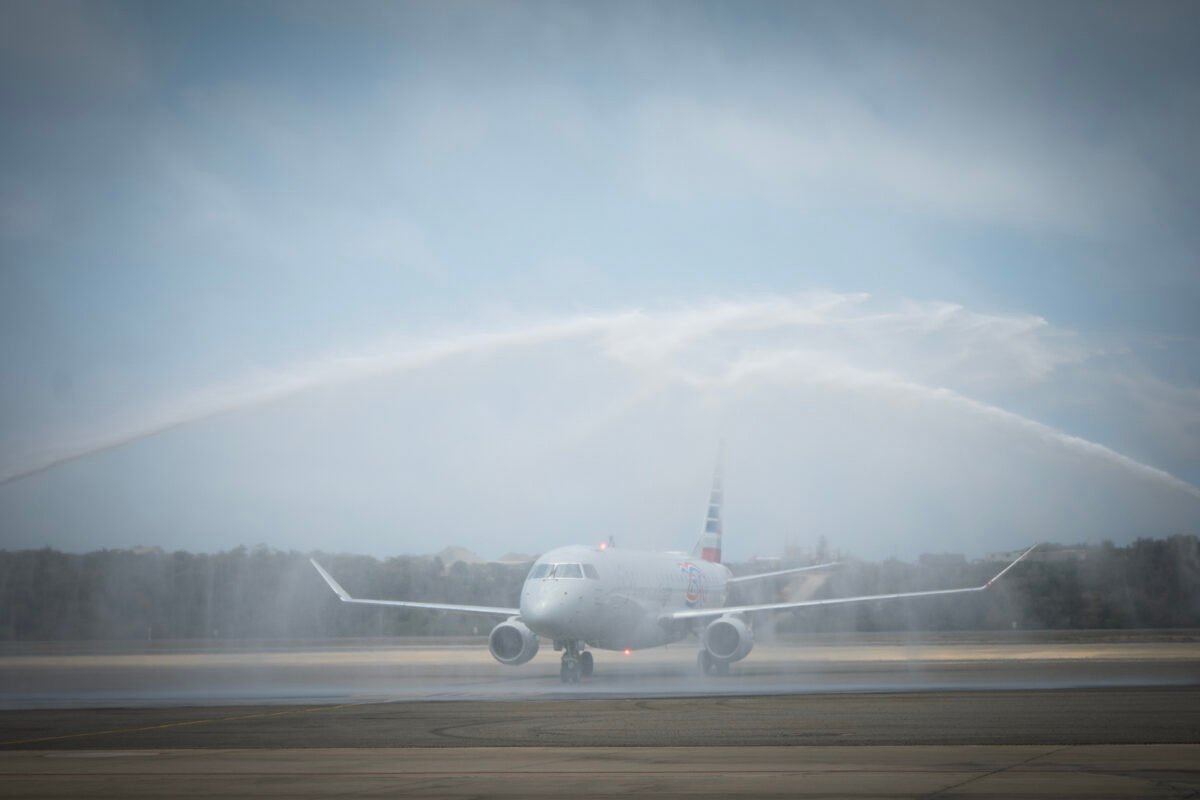 El primer vuelo Caracas-Miami trajo nuevas expectativas a un país lleno de incertidumbres