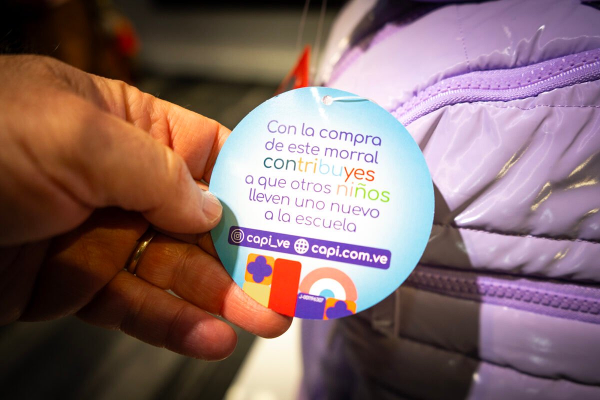 Capi presentó su colección de bolsos 2026 con diseños innovadores y funcionales
