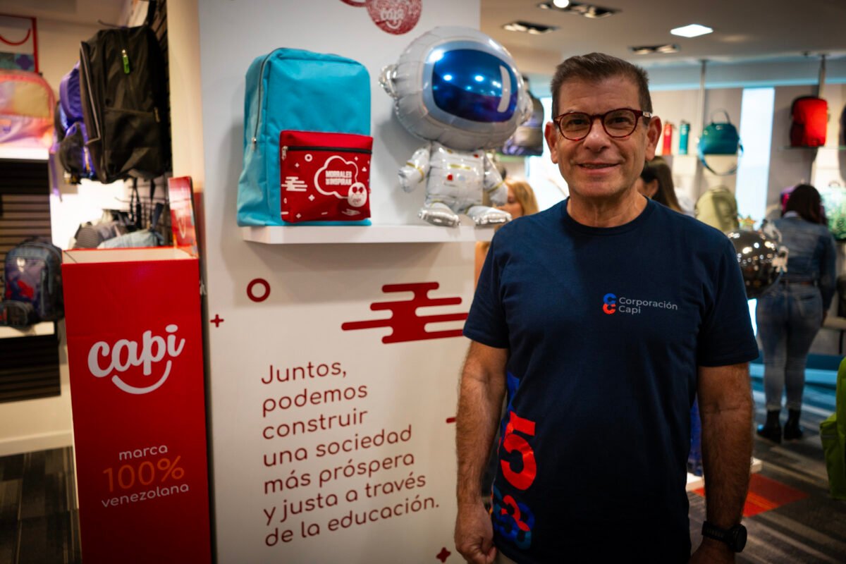 Capi presentó su colección de bolsos 2026 con diseños innovadores y funcionales