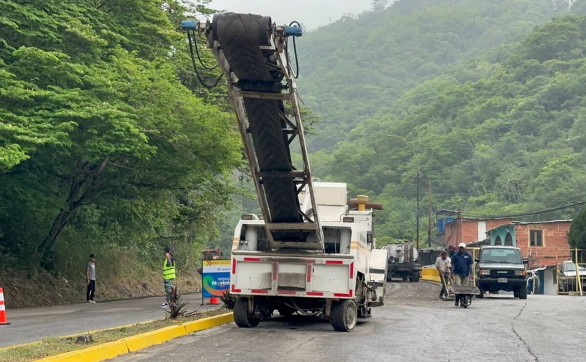 Iniciaron un plan de asfaltado en la carretera Petare-Guarenas