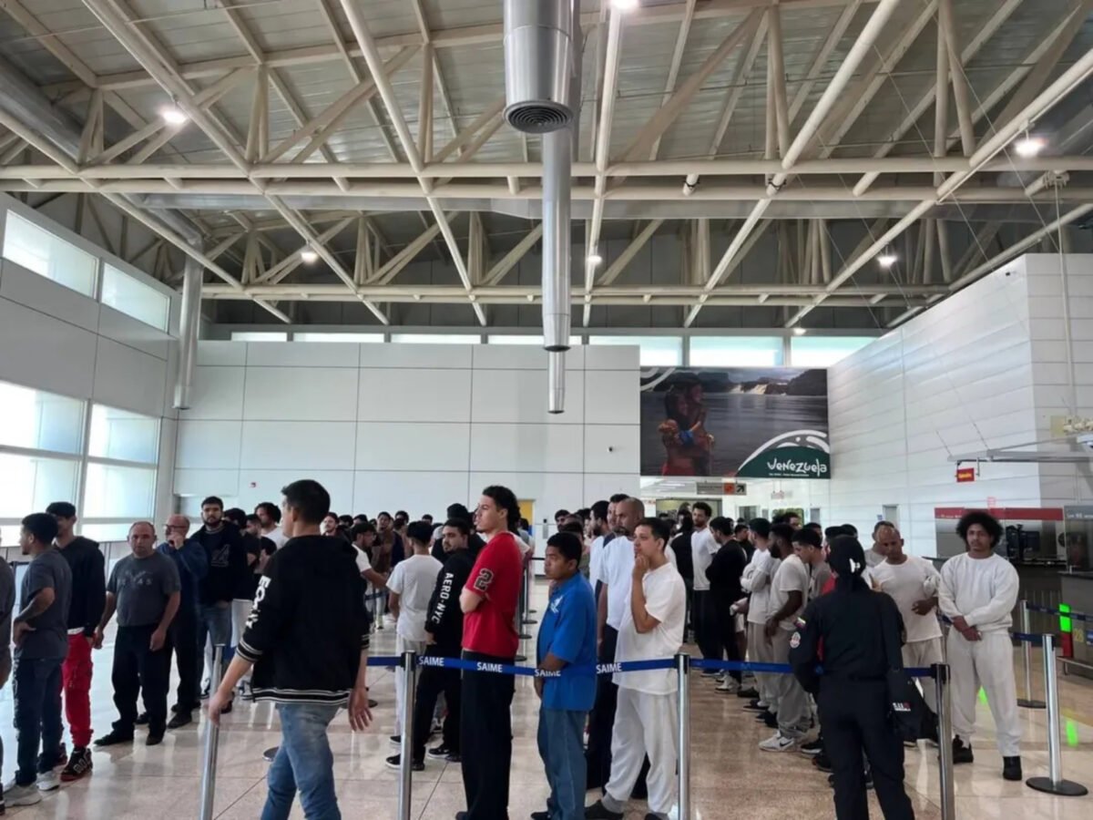 Llegaron a Venezuela 162 migrantes en un vuelo de repatriación desde EE UU