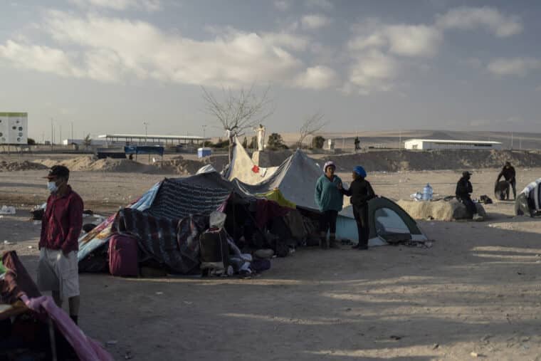 Chile confirma que repatriarán a los migrantes venezolanos varados en su frontera