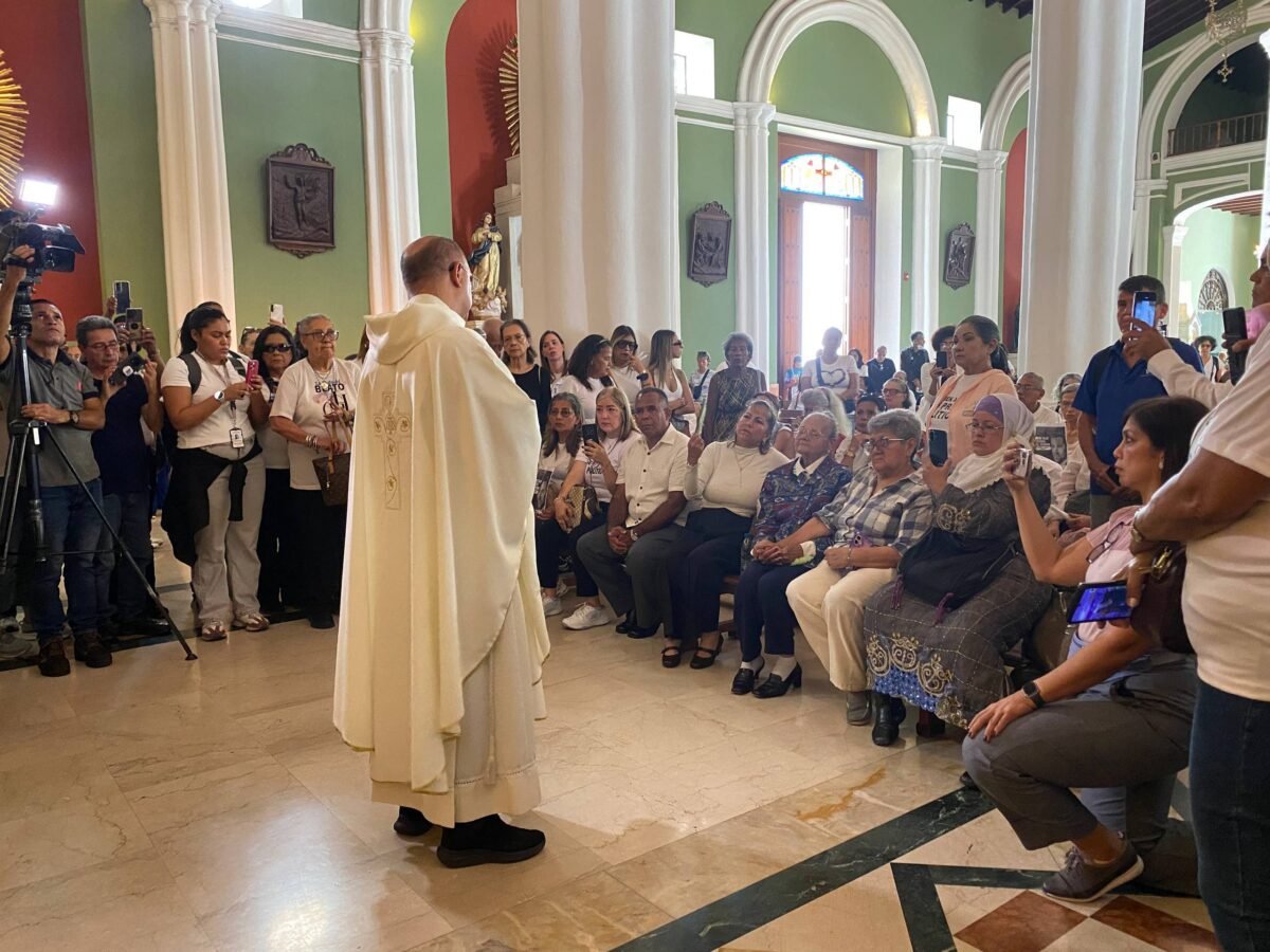 Celebran misa en La Candelaria en honor a Víctor Quero, muerto bajo custodia del Estado