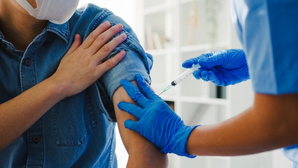 El Ministerio de Salud instó a las personas a vacunarse contra la fiebre amarilla 